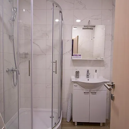 Palace 3 Funjestra Apartman