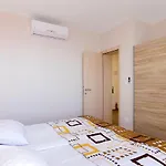 Palace 3 Funjestra Apartman *